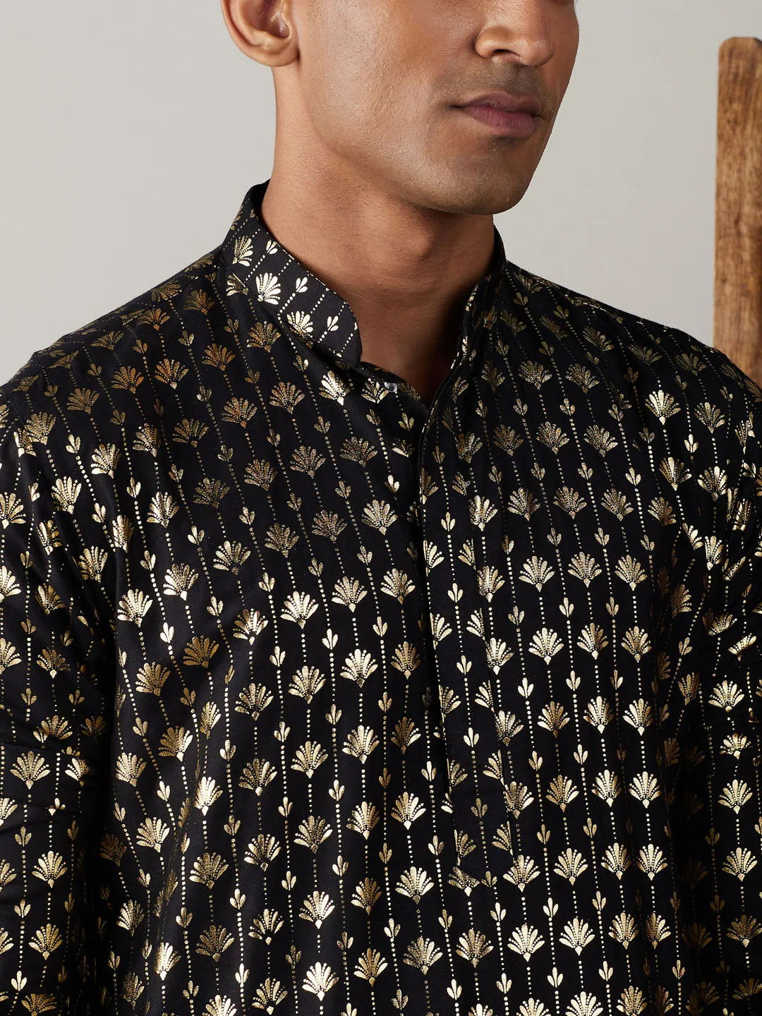 VASTRAMAY Men's Black Foil Printed Kurta